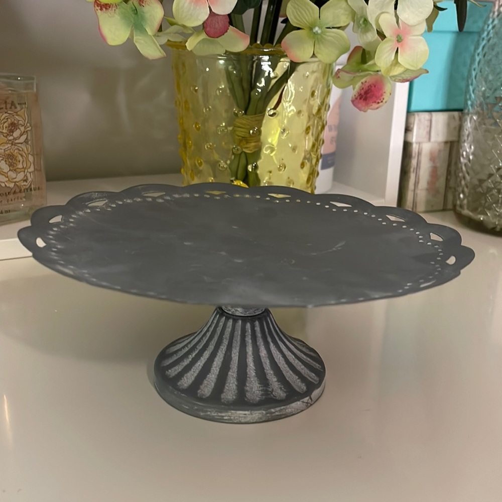 Gray Vintage Wash Pedestal